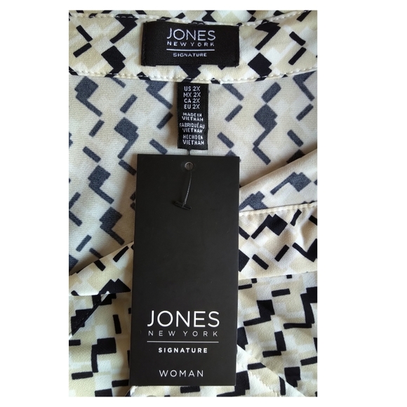 NWT Jones New York Signature Abstract Geometric Print 1/2 Button Blouse - Picture 5 of 6